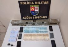 Em alta velocidade pela Rodovia Raposo Tavares, traficantes tentam escapar de abordagem do Baep, mas batem carro e acabam presos