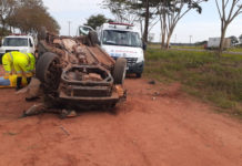 Morador de Paulicéia se envolve em capotamento de veículo em curva na SP-294 em Santa Mercedes