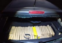 Carro lotado de maconha capota na Rodovia Raposo Tavares após abordagem da Polícia Militar