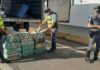 Policiais desconfiam de nervosismo de motorista e encontram 223 quilos de maconha em caminhão-baú