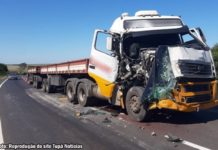 Acidente envolve duas carretas na SP-284, altura do trevo de Quatá