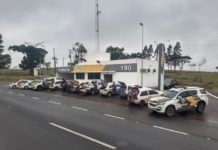 Polícia apreende carga de equipamentos eletrônicos sem nota fiscal distribuída em sete veículos