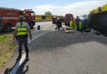 Acidente com caminhão deixa vítima grave e pista interditada em Martinópolis