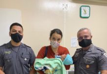 Policiais Militares agem rápido e salvam bebê de um mês que havia engasgado, em Salmourão
