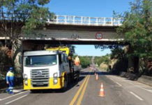 Reparo em viaduto interdita faixa da SP 294, em Inúbia Paulista