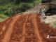 Cansados de esperar pelo poder público, moradores de área rural constroem ponte