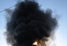 Fogo às margens da SP-294 chama atenção pela altura da fumaça