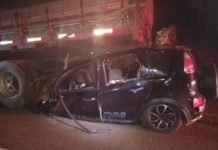 Motorista de carro morre após bater na traseira de caminhão em Guararapes