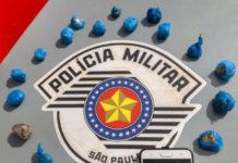 Cadela da PM localiza porções de maconha em sacola parcialmente enterrada em linha férrea