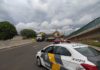 Polícia Rodoviária interdita trecho da Rodovia Assis Chateaubriand para retirada de semirreboque que tombou na pista