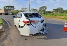 Acidente entre carro e carreta de Osvaldo Cruz é registrado na SP-294