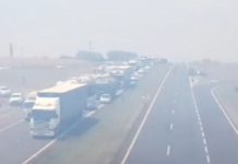 Queimada interdita trecho de rodovia entre Jaú e Pederneiras e mobiliza bombeiros