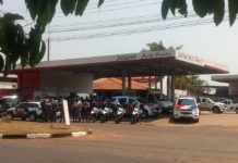 Homem morre baleado pela PM e dois são presos após roubo a agência dos Correios de Estrela do Norte