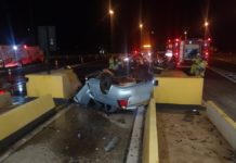 Motorista morre após bater em praça de pedágio e capotar na Rodovia Raposo Tavares