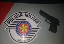 Ao vistoriar veículo, Polícia Militar captura foragido da Justiça e apreende simulacro de pistola em Tupi Paulista