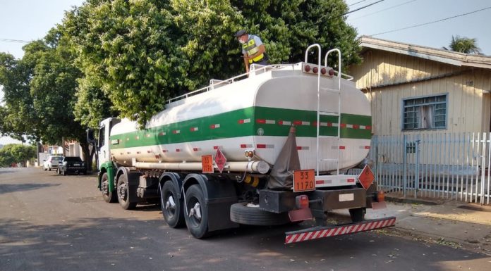 Motorista é abordado sob suspeita de furtar combustível de caminhão-tanque placas de Dracena, em Adamantina