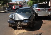 Acidente envolve três veículos na Avenida José Bonifácio em Dracena