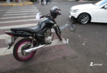 Acidente na Roosevelt deixa Motociclista com fratura em uma das pernas