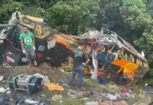Acidente com ônibus deixa 12 mortos e nove feridos na BR-376, em Guaratuba, diz PM