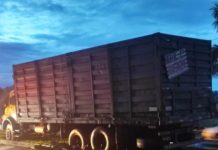 Caminhão invade canteiro central da pista na SP-294