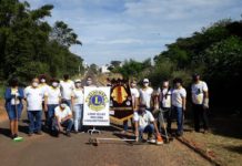 Lions Clube de Dracena Cinquentenário e Léo Clube realizam limpeza na Alameda Inglaterra
