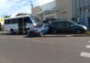 Ônibus desgovernado atinge dois veículos no centro de Dracena