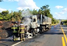 Incêndio em caminhão mobiliza o Corpo de Bombeiros na Rodovia Assis Chateaubriand