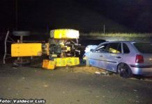 Duas pessoas ficam feridas em acidente entre carro e trator