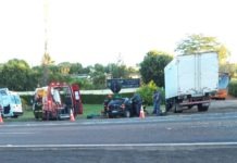 Acidente envolve dois veículos e um caminhão na SP-294 em Junqueirópolis