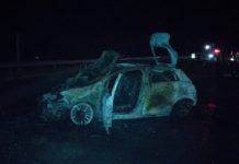 Carro pega fogo após bater em viatura da Polícia Civil na Rodovia Assis Chateaubriand, em Parapuã