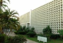 Mulher terá que reparar restaurante por prejuízo no Facebook