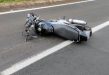Rapaz de 22 anos morre depois de bater moto em defensa metálica e tombar em rodovia