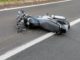 Rapaz de 22 anos morre depois de bater moto em defensa metálica e tombar em rodovia