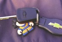 Foi encontrada uma chave de veículo e está guardada