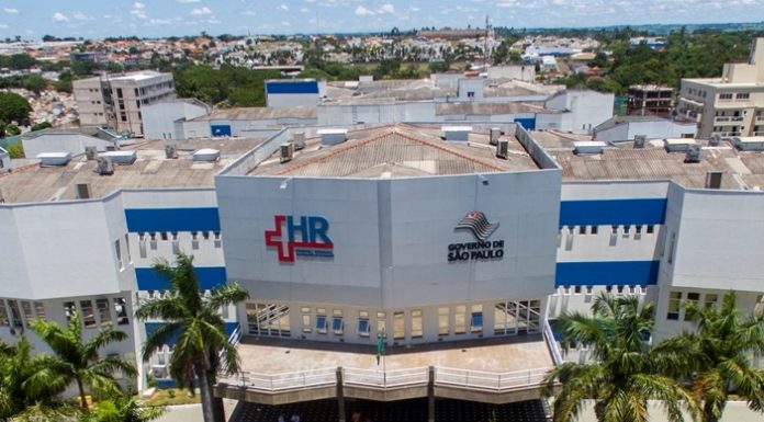 Menino de 11 anos é socorrido com traumatismo craniano após ser atropelado por carro