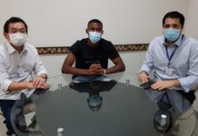 Mateus de Sá visita a administração da Fundec após retornar das Olimpíadas de Tóquio