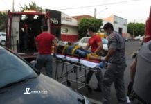 Acidente entre veículo e motocicleta deixa jovem ferido na José Bonifácio em Dracena