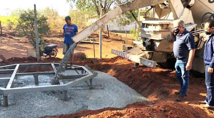 Base para reservatório do Bairro Iandara recebe concreto
