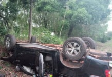 Colisão entre carro e caminhonete deixa dois homens feridos na SP-294, em Pacaembu