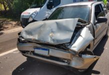 Engavetamento envolve três veículos na SP-294