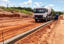 Prossegue a implantação de guias na Alameda Inglaterra