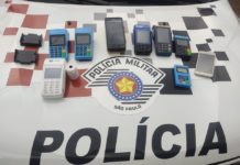 Casal suspeita de ligação sobre cartão bancário, aciona a PM e golpistas são presos em flagrante