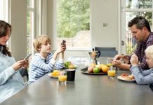 Como o vício em redes sociais, pode afetar a saúde (por Cidinha Pascoaloto)