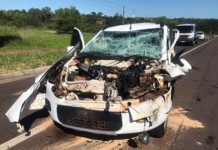 Mulher fica ferida em acidente entre carro e caminhão na SP-294 em Adamantina