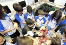 Alunos do Anglo-CID usam tecnologias da Medicina para entender e comparar as representações artísticas e científicas do corpo humano