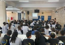 Alunos de Enfermagem realizam palestra na Escola Alfredo Machado