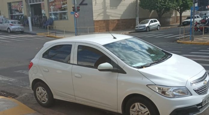 Motorista insiste em não respeitar o trânsito