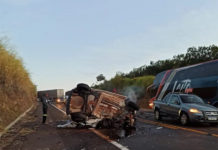 Acidente grave entre carro e caminhão na SP-294 mata uma pessoa