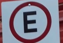 Secretaria de Assuntos Viários está retirando estacionamento das Farmácias de Dracena