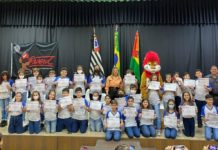 Formatura do PROERD no Colégio Anglo em Dracena